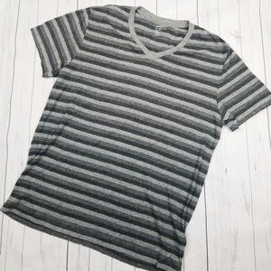 🕶 Old Navy (L) Black/Gray Striped T-shirt